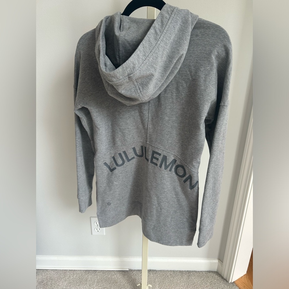Lululemon grey long sleeve cut above hoodie size 4